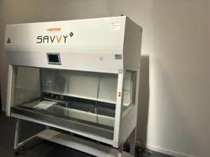 Lamsystems SAVVY 2E-B-008-18 Class II Biosafety Cabinet with Laminar Airflow, 2 of 4