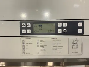 Thermo Electron Holten Laminair Microbiological Safety Cabinet Model 82077432, 3 of 4