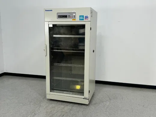 Panasonic IncuSafe CO2 Incubator for Cell Culture Applications
