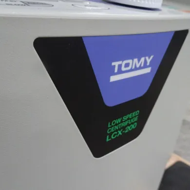 TOMY LCX-200 Benchtop Multi-Tube Centrifuge with Angle Rotor