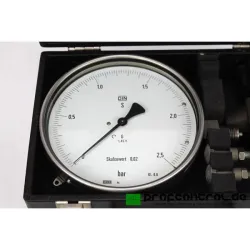 WIKA High Precision Manometer 0-2.5 bar, 0.6% Accuracy, 0.02 bar Resolution, 2 of 3