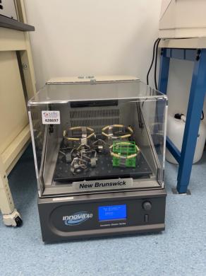 New Brunswick Innova 40 Incubator Shaker-cover