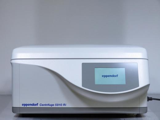 Eppendorf 5910 Ri Refrigerated Benchtop Centrifuge with Touchscreen Interface-cover