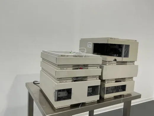 HP 1100 Series High-Performance Liquid Chromatography (HPLC) System with Modular Components