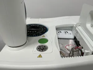 PerkinElmer Clarus 590 Benchtop Gas Chromatograph with Integrated Touchscreen and TotalChrom Software, 3 of 4