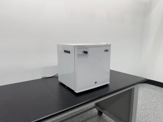 Sunpentown International Inc Under counter Refrigerator-cover