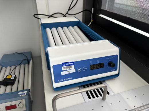 Cole-Parmer RS-200 Digital Speed Controlled Benchtop Roller Mixer-cover