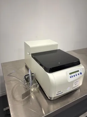 Eppendorf 5305 Concentrator Plus Benchtop Centrifuge for Sample Concentration