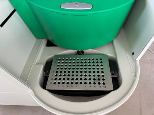 Bio-Rad QX200 Droplet Reader for 96-Well Plate Digital PCR Analysis-cover