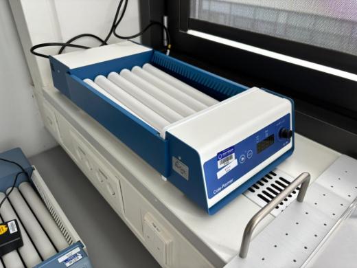 Cole-Parmer RS-200 Digital Speed Controlled Benchtop Roller Mixer-cover