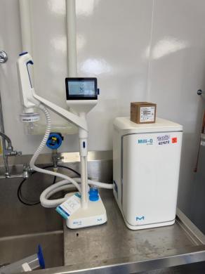 Millipore Milli-Q IQ 7000 Ultrapure Lab Water Purification System with Touchscreen Dispenser-cover