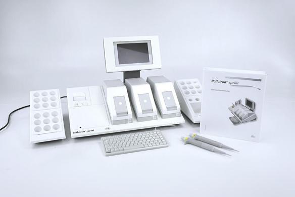 Roche Reflotron Sprint Clinical Chemistry Analyzer Spectrophotometer with Barcode Scanner and Keyboard-cover