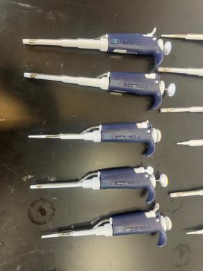 Gilson Pipetman Single Channel Pipettes - Quantity 11-cover