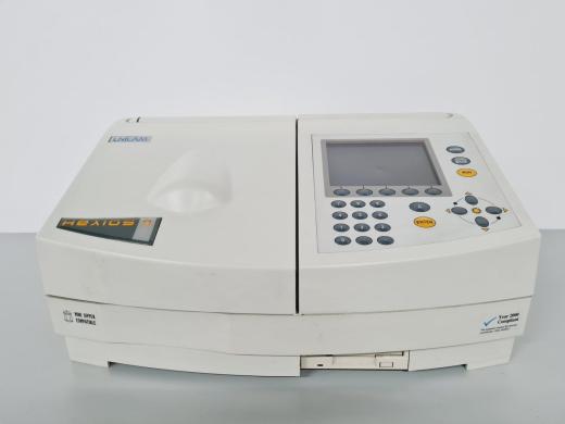 Unicam Helios Alpha Spectrophotometer-cover