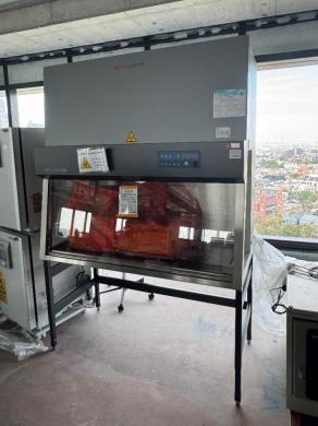 Thermo Fisher HeraSafe 2025 1.5 Class II Microbiological Safety Cabinet, 1600x780x627 mm-cover