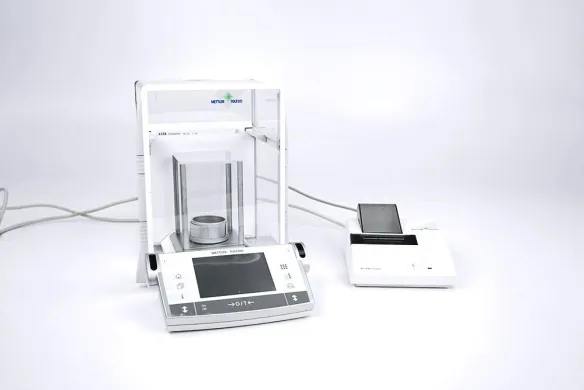 Mettler Toledo AX26 Comparator Microbalance, 22 g Capacity, 1 µg Readability