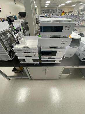 Agilent 1200 Series HPLC System with Binary Pump, DAD, and Autosampler Modules-cover