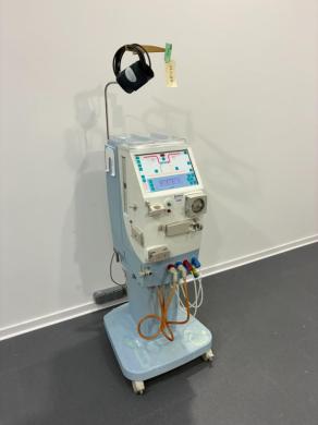 Gambro AK-96 Dialysis Machine with Integrated Fluid Management and Touchscreen Interface-cover