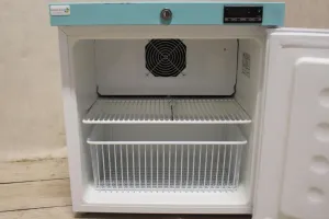LEC PE109C Pharmacy Refrigerator for Precise 2-8°C Laboratory Storage, 2 of 3