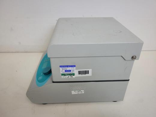 Labnet Vortemp 56 Microplate Shaking Incubator Lab-cover