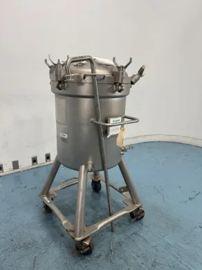 DCI Inc 100L Portable Stainless Steel Tank for Mobile Liquid Storage