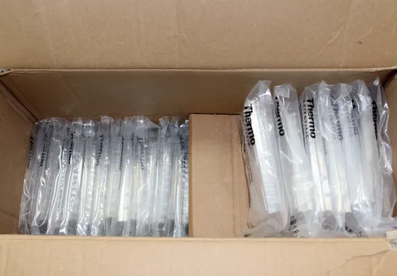 Thermo Scientific NUNC Microwell 96F Flat Plate with Lid Nunclon D SI for Cell Growth Assays