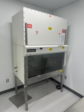 The Baker Company SterilGard 4' Class II Biosafety Cabinet for Containment and Sterile Work-cover