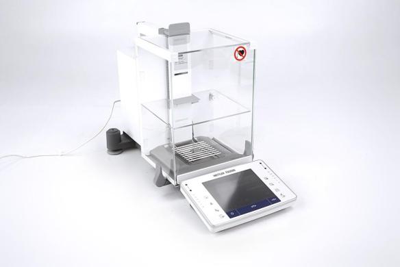 Mettler Toledo XPE206 DR Dual-Range Analytical Balance, 81 g / 0.005 mg and 220 g / 0.01 mg-cover