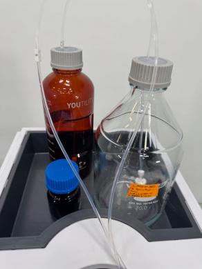 Agilent 1220 Infinity II High-Performance Liquid Chromatography System-cover