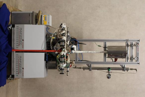 TOP Industry flow reactor system for melts-cover