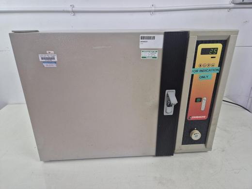 Carbolite PF30 Benchtop Convection Oven, 28 L, up to 300 °C-cover