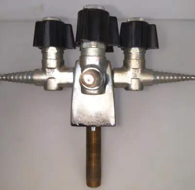 Deck-Mounted Turret with Four-Way Laboratory Gas Ball Valve