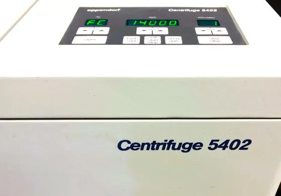 Eppendorf 5402 Refrigerated Microcentrifuge with FA-45-18-11 Rotor (18 x 1.5/2 mL)
