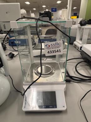 Mettler Toledo ME-T Series Analytical Balance with Draft Shield and Front Display-cover