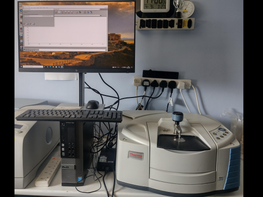 Thermo Nicolet iS10 FT-IR Spectrometer with Smart iTR Accessory-cover