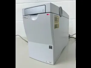 Agilent 2100 Bioanalyzer Microfluidics-Based Bioanalyzer for DNA, RNA, and Protein Analysis, 2 of 8