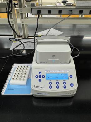 Eppendorf ThermoMixer C Model 5382 Temperature-Controlled Tube Mixer-cover