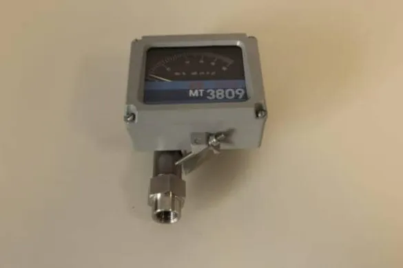 Flow meter with wide temperature and pressure range, flameproof housing, and enhanced LCD display