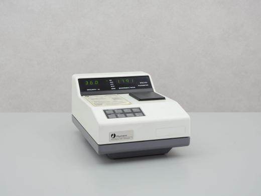 Pharmacia Novaspec II UV-Visible Spectrophotometer-cover