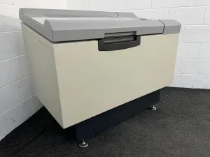 New Brunswick Excella E25 Incubating Shaker with precise temperature and speed control, 2 of 11