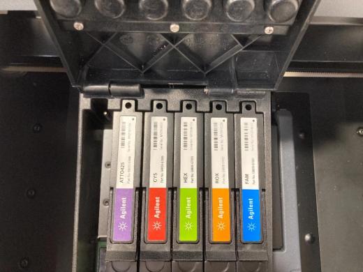 Agilent AriaDX Real-Time PCR Thermocycler with 96-Well Block and Touchscreen Interface-cover