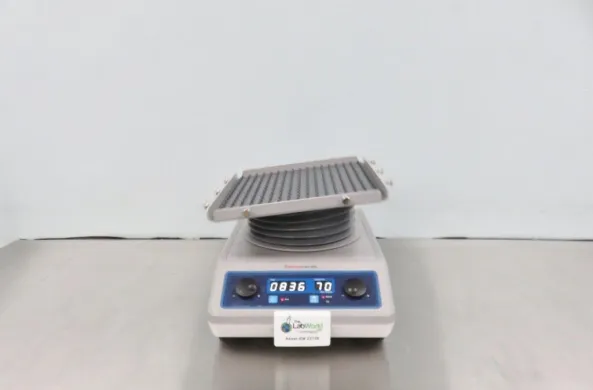 Thermo Scientific Digital Platform Rocker with Adjustable Speed and Tilt for Precise Laboratory Agitation
