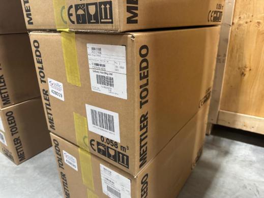 Mettler Toledo XPR8002S High-Precision Analytical Balance for Laboratory Weighing-cover